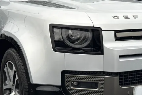 KT73VNE Land Rover Defender 3.0 D300 X-Dynamic SE 110 5dr Auto [7 Seat] Thumbnail #18