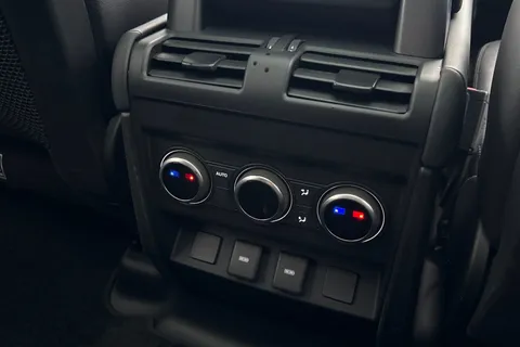 KT73VNE Land Rover Defender 3.0 D300 X-Dynamic SE 110 5dr Auto [7 Seat] Thumbnail #19