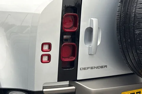 KT73VNE Land Rover Defender 3.0 D300 X-Dynamic SE 110 5dr Auto [7 Seat] Thumbnail #20