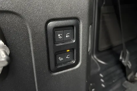KT73VNE Land Rover Defender 3.0 D300 X-Dynamic SE 110 5dr Auto [7 Seat] Thumbnail #28