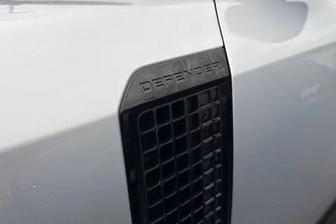 KT73VNE Land Rover Defender 3.0 D300 X-Dynamic SE 110 5dr Auto [7 Seat] Thumbnail #29