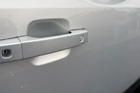 KT73VNE Land Rover Defender 3.0 D300 X-Dynamic SE 110 5dr Auto [7 Seat] Thumbnail #30