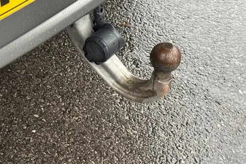 KT73VNE Land Rover Defender 3.0 D300 X-Dynamic SE 110 5dr Auto [7 Seat] Thumbnail #32