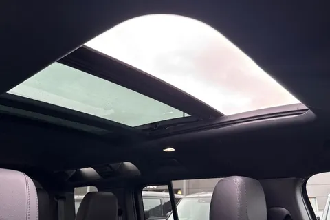 KT73VNE Land Rover Defender 3.0 D300 X-Dynamic SE 110 5dr Auto [7 Seat] Thumbnail #34