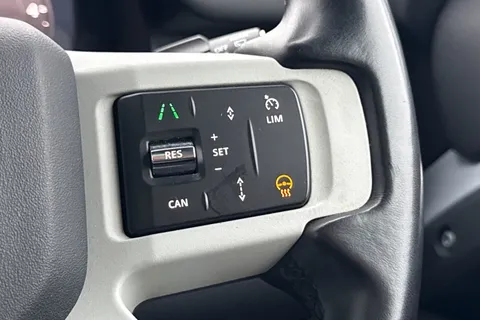 KT73VNE Land Rover Defender 3.0 D300 X-Dynamic SE 110 5dr Auto [7 Seat] Thumbnail #35