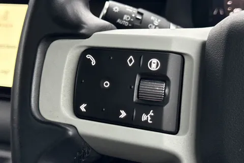 KT73VNE Land Rover Defender 3.0 D300 X-Dynamic SE 110 5dr Auto [7 Seat] Thumbnail #36