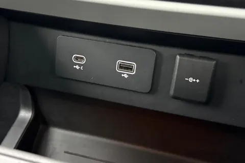 KT73VNE Land Rover Defender 3.0 D300 X-Dynamic SE 110 5dr Auto [7 Seat] Thumbnail #47