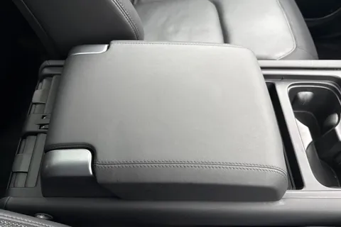 KT73VNE Land Rover Defender 3.0 D300 X-Dynamic SE 110 5dr Auto [7 Seat] Thumbnail #49