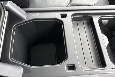 KT73VNE Land Rover Defender 3.0 D300 X-Dynamic SE 110 5dr Auto [7 Seat] Thumbnail #50