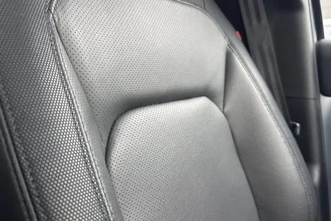 KT73VNE Land Rover Defender 3.0 D300 X-Dynamic SE 110 5dr Auto [7 Seat] Thumbnail #51