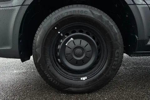 DF75UAL Volkswagen Crafter CR35 Commerce Plus MWB 140 PS Man FWD  - MY25/Low Roof/Camera Thumbnail #12