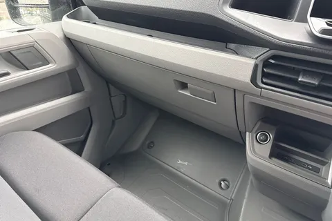 DF75UAL Volkswagen Crafter CR35 Commerce Plus MWB 140 PS Man FWD  - MY25/Low Roof/Camera Thumbnail #19