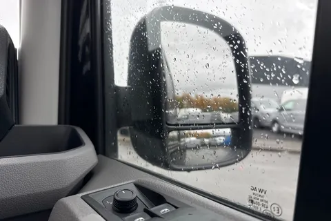 DF75UAL Volkswagen Crafter CR35 Commerce Plus MWB 140 PS Man FWD  - MY25/Low Roof/Camera Thumbnail #20