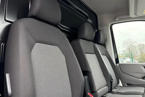 DF75UAL Volkswagen Crafter CR35 Commerce Plus MWB 140 PS Man FWD  - MY25/Low Roof/Camera Thumbnail #23