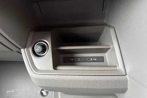 DF75UAL Volkswagen Crafter CR35 Commerce Plus MWB 140 PS Man FWD  - MY25/Low Roof/Camera Thumbnail #36