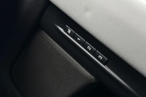 KO74GCV Land Rover Range Rover Evoque 1.5 P270e Autobiography 5dr Auto [Revised] Thumbnail #47