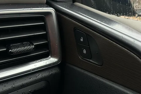 WG74HXJ Volkswagen Amarok Style 205 PS 2.0 TDI 10sp Automatic 4MOTION Thumbnail #18