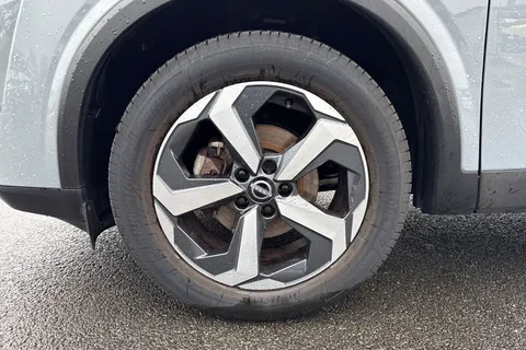 PL23KHD Nissan Qashqai 1.3 DIG-T MHEV N-Connecta Euro 6 (s/s) 5dr Thumbnail #13