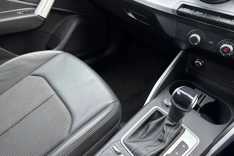 GF24WXH Audi Q2 S line 35 TFSI 150 PS S tronic Thumbnail #20