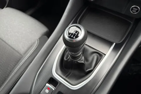 PL23KHD Nissan Qashqai 1.3 DIG-T MHEV N-Connecta Euro 6 (s/s) 5dr Thumbnail #23