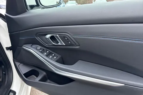 YK24BFA BMW 3 Series 320i M Sport 4dr Step Auto Thumbnail #21