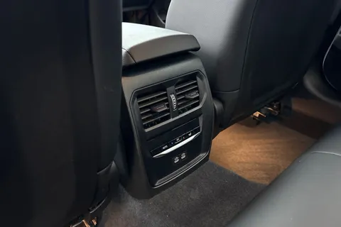 YK24BFA BMW 3 Series 320i M Sport 4dr Step Auto Thumbnail #37