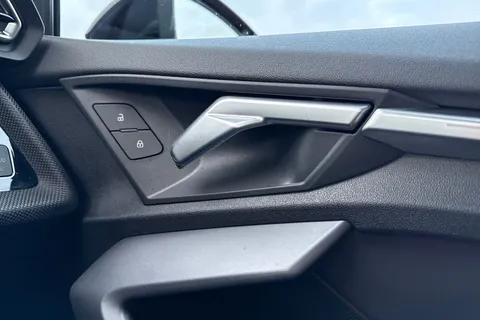 KT74NXK Audi A3 Black Edition 35 TFSI 150 PS S tronic Thumbnail #21