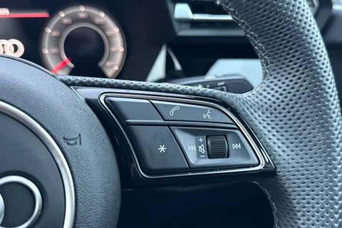 KT74NXK Audi A3 Black Edition 35 TFSI 150 PS S tronic Thumbnail #25