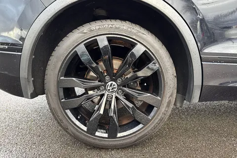 EA23ARX Volkswagen Tiguan 1.5 TSI R-Line DSG Euro 6 (s/s) 5dr Thumbnail #10