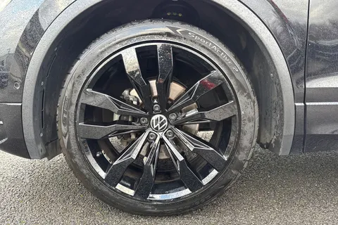 EA23ARX Volkswagen Tiguan 1.5 TSI R-Line DSG Euro 6 (s/s) 5dr Thumbnail #11