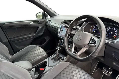 EA23ARX Volkswagen Tiguan 1.5 TSI R-Line DSG Euro 6 (s/s) 5dr Thumbnail #13