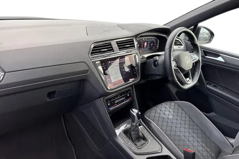 EA23ARX Volkswagen Tiguan 1.5 TSI R-Line DSG Euro 6 (s/s) 5dr Thumbnail #14