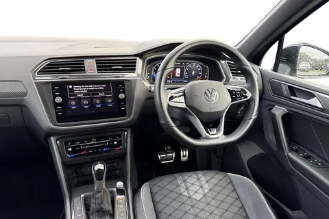 EA23ARX Volkswagen Tiguan 1.5 TSI R-Line DSG Euro 6 (s/s) 5dr Thumbnail #17