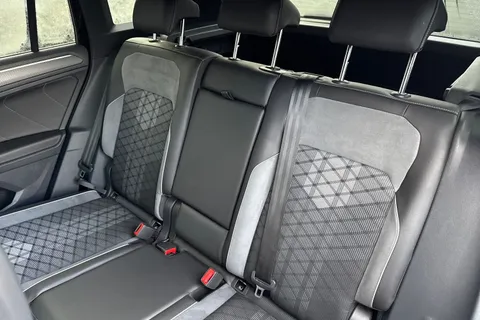 EA23ARX Volkswagen Tiguan 1.5 TSI R-Line DSG Euro 6 (s/s) 5dr Thumbnail #18