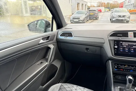 EA23ARX Volkswagen Tiguan 1.5 TSI R-Line DSG Euro 6 (s/s) 5dr Thumbnail #19