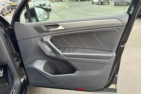 EA23ARX Volkswagen Tiguan 1.5 TSI R-Line DSG Euro 6 (s/s) 5dr Thumbnail #20