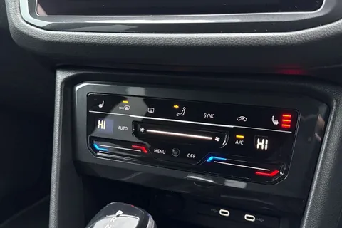 EA23ARX Volkswagen Tiguan 1.5 TSI R-Line DSG Euro 6 (s/s) 5dr Thumbnail #21