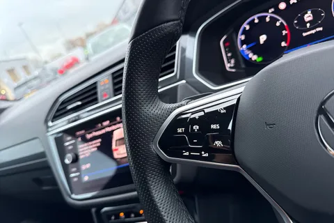 EA23ARX Volkswagen Tiguan 1.5 TSI R-Line DSG Euro 6 (s/s) 5dr Thumbnail #24