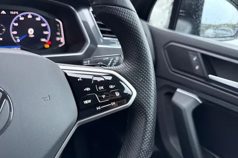 EA23ARX Volkswagen Tiguan 1.5 TSI R-Line DSG Euro 6 (s/s) 5dr Thumbnail #25