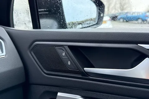 EA23ARX Volkswagen Tiguan 1.5 TSI R-Line DSG Euro 6 (s/s) 5dr Thumbnail #27