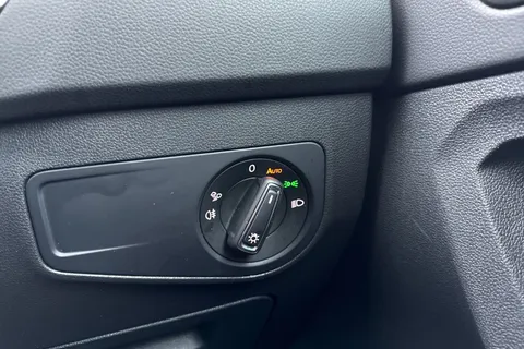 EA23ARX Volkswagen Tiguan 1.5 TSI R-Line DSG Euro 6 (s/s) 5dr Thumbnail #28