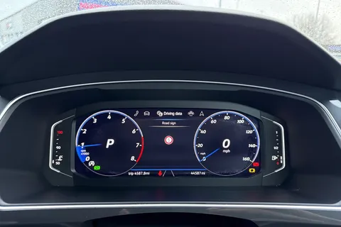 EA23ARX Volkswagen Tiguan 1.5 TSI R-Line DSG Euro 6 (s/s) 5dr Thumbnail #29