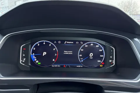 EA23ARX Volkswagen Tiguan 1.5 TSI R-Line DSG Euro 6 (s/s) 5dr Thumbnail #30