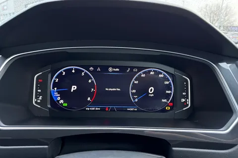 EA23ARX Volkswagen Tiguan 1.5 TSI R-Line DSG Euro 6 (s/s) 5dr Thumbnail #31