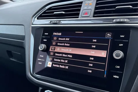 EA23ARX Volkswagen Tiguan 1.5 TSI R-Line DSG Euro 6 (s/s) 5dr Thumbnail #34