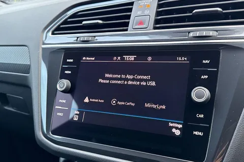 EA23ARX Volkswagen Tiguan 1.5 TSI R-Line DSG Euro 6 (s/s) 5dr Thumbnail #36