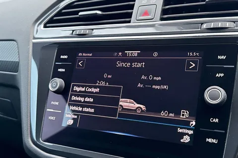 EA23ARX Volkswagen Tiguan 1.5 TSI R-Line DSG Euro 6 (s/s) 5dr Thumbnail #37