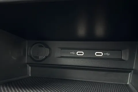 EA23ARX Volkswagen Tiguan 1.5 TSI R-Line DSG Euro 6 (s/s) 5dr Thumbnail #42