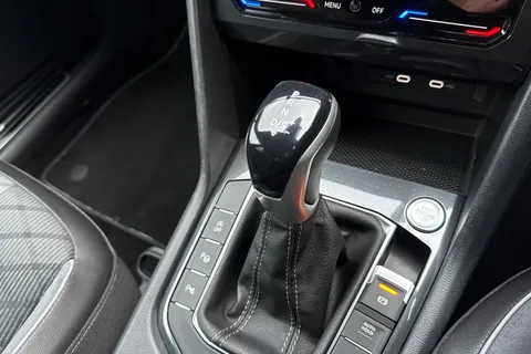 EA23ARX Volkswagen Tiguan 1.5 TSI R-Line DSG Euro 6 (s/s) 5dr Thumbnail #43