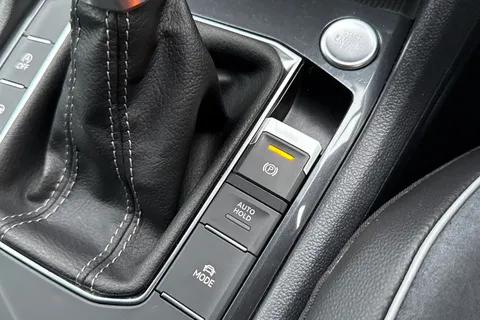 EA23ARX Volkswagen Tiguan 1.5 TSI R-Line DSG Euro 6 (s/s) 5dr Thumbnail #44